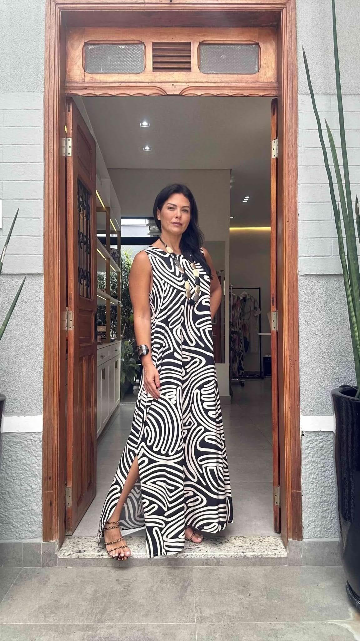 Vestido Linhas P&B Ezildinha