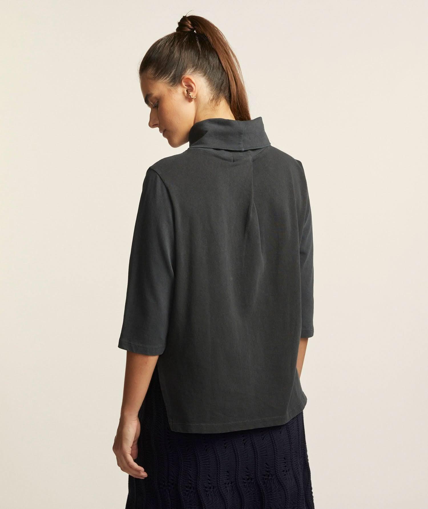Blusa Gola Alta Thaila Preta Souq