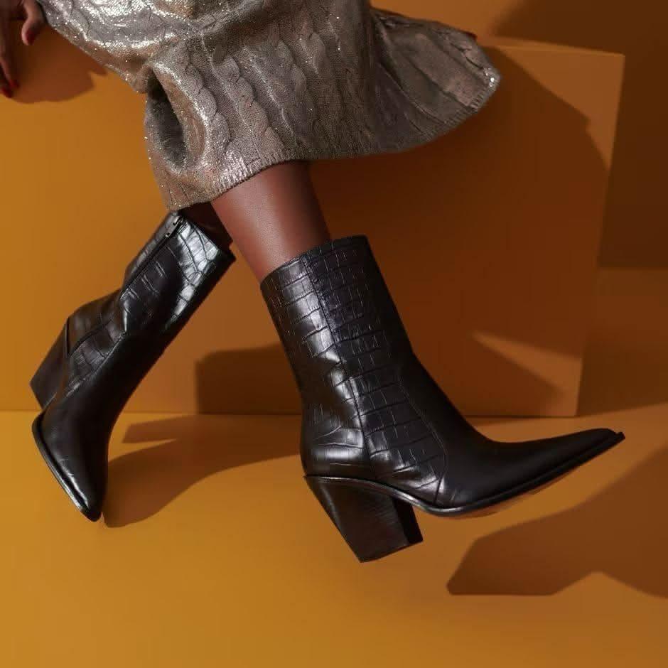 Bota Cano Médio Monocromatica Preta