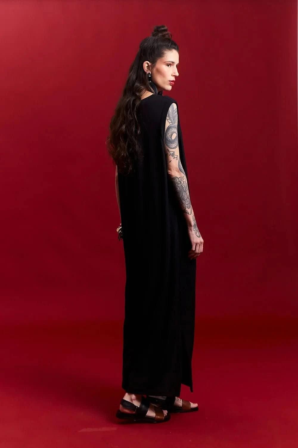 Vestido V Longo Canelado Preto UNA