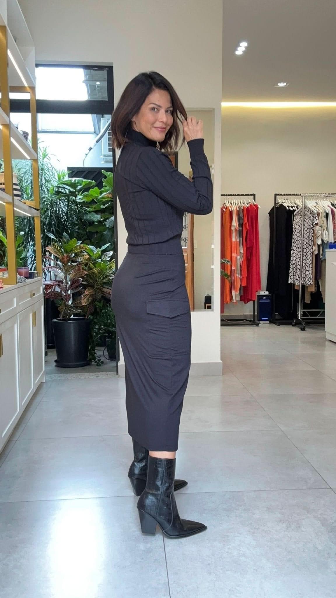 Blusa Manga Longa com Gola Chaminé Preta Anselmi