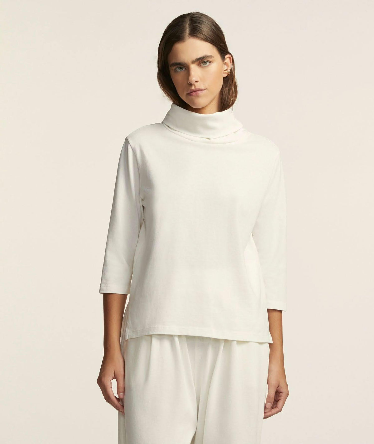 Blusa Gola Alta Thaila Off White Souq
